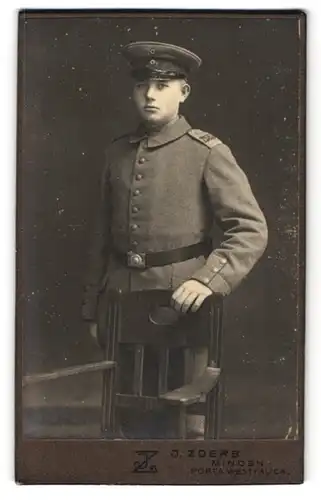 Fotografie J. Zoerb, Minden i. W., Soldat in Feldgrau Uniform Rgt. 255
