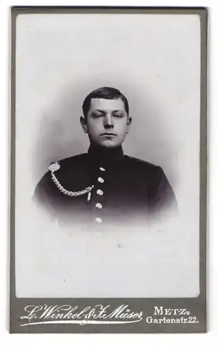 Fotografie L. Winkel & J. Müser, Metz, Soldat in Uniform mit Schützenschnur