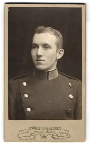 Fotografie Marius Christensen, Kopenhagen, junger dänischer Soldat in Uniform