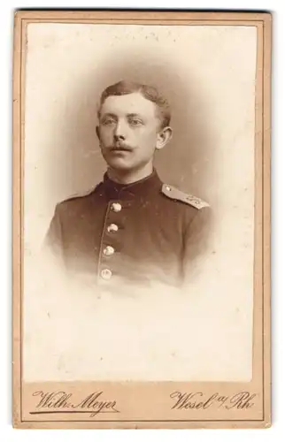 Fotografie Wilh. Meyer, Wesel a. Rh., Soldat in Uniform Rgt. 57
