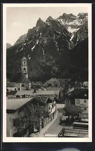 AK Mittenwald, Strassenpartie mit Blick auf Kirche und Viererspitze