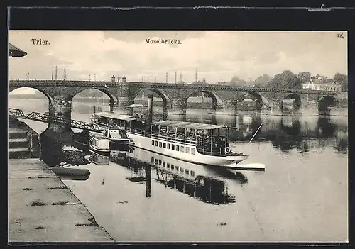 AK Trier, angelegter Dampfer an der Moselbrücke