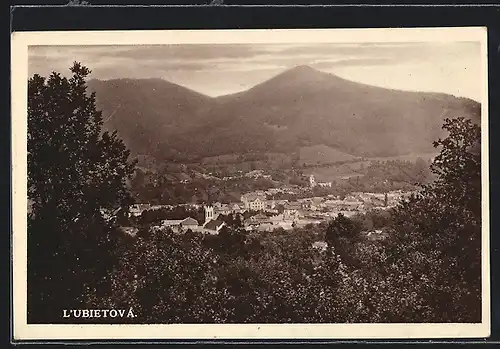 AK L`Ubietová, Gesamtansicht mit Bergblick aus der Vogelschau