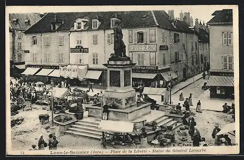 AK Lons-le-Saunier, Place de la Liberté & Statue du Général Lecourbe