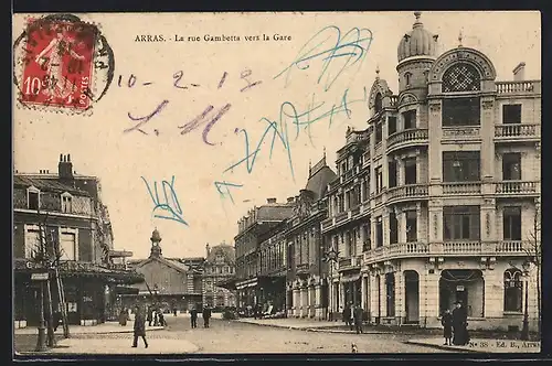 AK Arras, La rue Gambetta vers la Gare