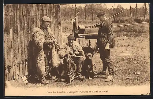 AK Aquitanien / Aquitaine, Landes, Bergers tricotant et filant au rouet