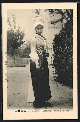 AK Parthenay, Costume de Parthenaisienne, Französin in Tracht d. Poitou-Charentes
