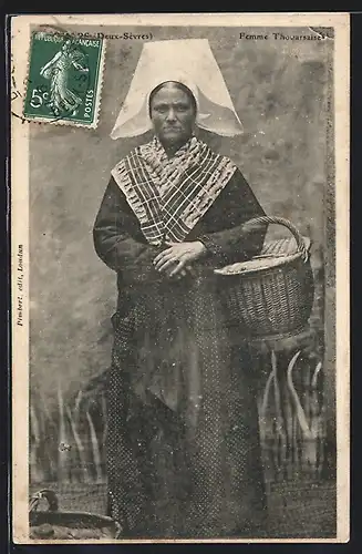 AK Thouars / Aquitaine, Femme Touarsaise