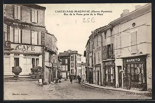 AK Castelnau-Magnoac, Rue de la Poste prise de la Place