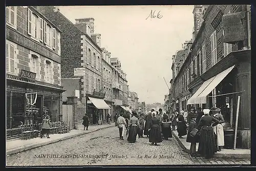 AK Saint-Hilaire-du-Harcouet, La Rue de Mortain, Strassenpartie