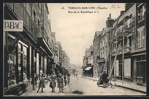 AK Torigni-sur-Vire, Rue de la République no 2, Strassenpartie