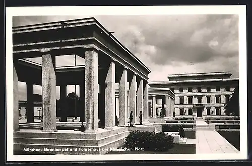 AK München, Ehrentempel gegen Führerhaus, Königlicher Platz