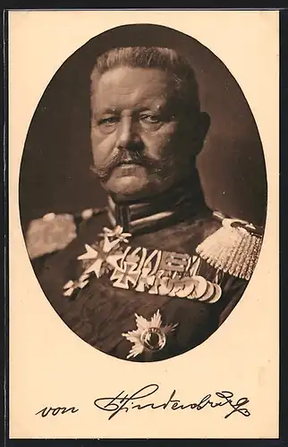 AK Paul von Hindenburg im Portrait, uniformiert mit Abzeichen und Orden