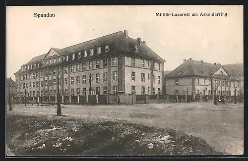 AK Berlin-Spandau, Militär-Lazarett am Askanierring, Strassenansicht