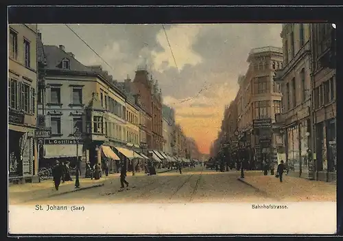 AK St. Johann (Saar), Partie an der Bahnhofstrasse im Sonnenaufgang