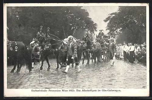 AK Wien, Eucharistische Prozession 1912, Das Allerheiligste im Glas-Galawagen