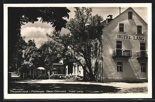 AK Alexandersbad /Fichtelgeb., Hotel Lang J. Köllner mit Garten und Strasse