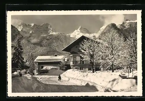 AK Lofer, Ortspartie im Winter gegen die Steinberge