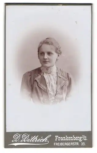 Fotografie D. Dittrich, Frankenberg, Freibergerstr. 33, Junge Dame in hübscher Kleidung