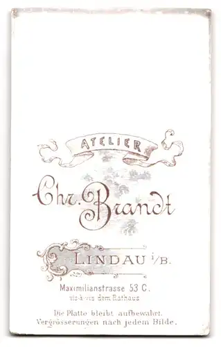 Fotografie Chr. Brandt, Lindau i. B., Maximilianstr. 53 C, Junge Dame in zeitgenössischer Kleidung