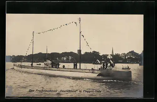 AK Das Frachttauchboot Deutschland in Flaggen-Gala