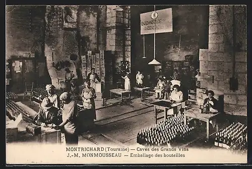 AK Montrichard, Caves de Champagnisation, J.-M. Monmousseau, Emballage des bouteilles