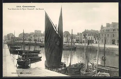 AK Concarneau, Vue generale du quai Peneroff, le Bassin