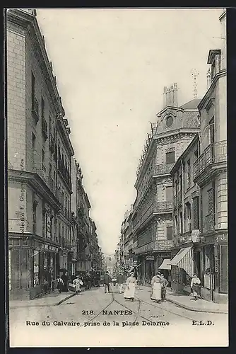 AK Nantes, Rue du Calvaire prise de la place Delorme