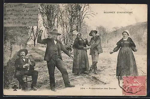 AK Auvergne, La Bourrée, Présentation des Dames, Volkstanz