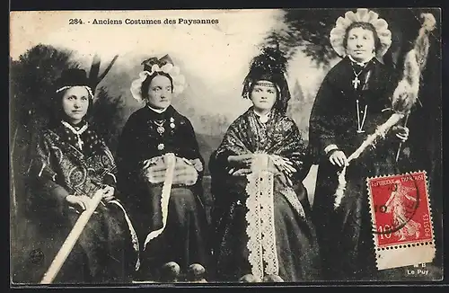 AK Anciens Costumes des Paysannes du Velay, Frauen in Trachten mit geklöppelten Spitzen