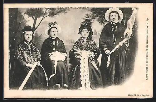 AK Anciens costumes des paysannes de la Haute-Loire, Auvergne