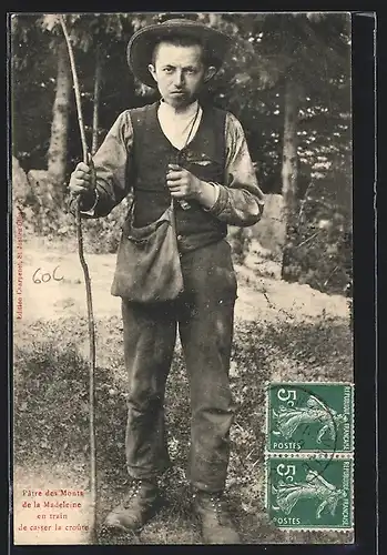 AK Patre des Monts de la Madeleine en train de casser la croute, Auvergne