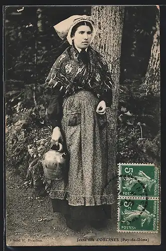 AK Jeune fille d`Orcines, Auvergne