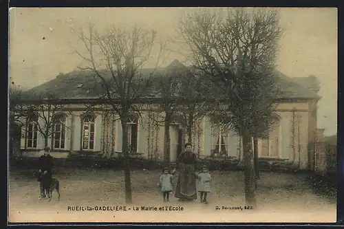 AK Rueil-la-Gadelière, La Mairie et l`Ecole