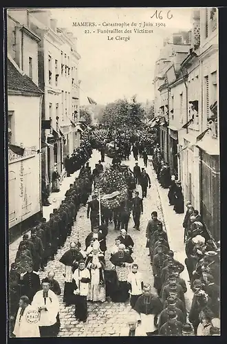 AK Mamers, Catastrophe du 7 Juin 1904, Funérailles des Victimes, Le Clergé