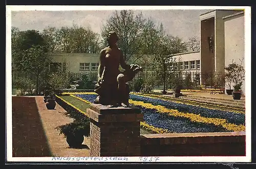 AK Dresden, Dresdner Jahresschau Garten und Heim 1937, Blick in den Brunnenhof