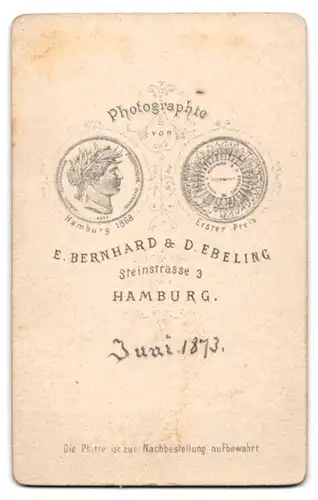 Fotografie E. Bernhard & D. Ebeling, Hamburg, Steinstr. 3, Junger Herr im Anzug mit Fliege