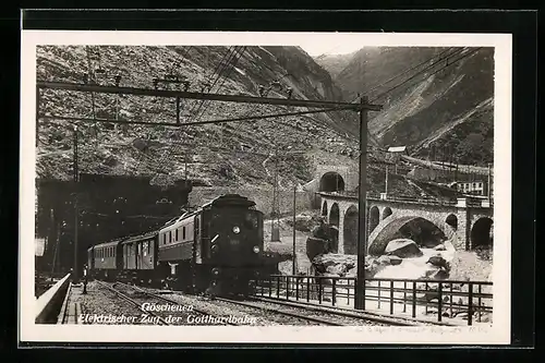 AK Elektrischer Zug der Gotthardbahn verlässt den grossen Tunnel