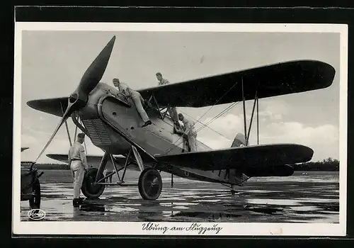 AK Flugzeug der deutschen Luftwaffe wird startfertig gemacht