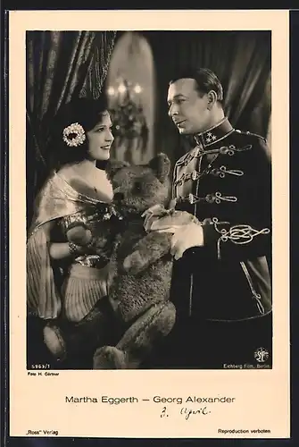 AK Schauspieler Georg Alexander und Schauspielerin Martha Eggerth mit einem Teddy