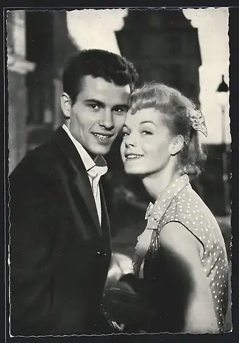 AK Schauspielerin Romy Schneider & Schauspieler Horst Buchholz in einer Filmszene