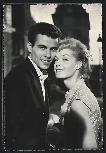 AK Schauspielerin Romy Schneider & Schauspieler Horst Buchholz in einer Filmszene