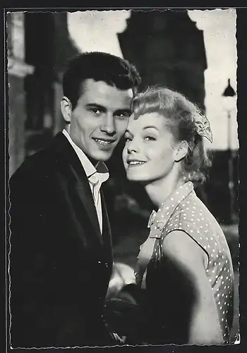 AK Schauspielerin Romy Schneider & Schauspieler Horst Buchholz in einer Filmszene