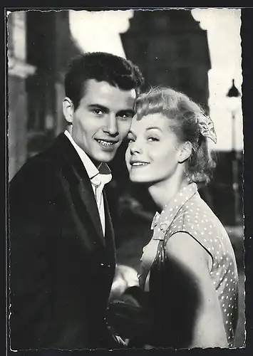 AK Schauspielerin Romy Schneider & Schauspieler Horst Buchholz in einer Filmszene