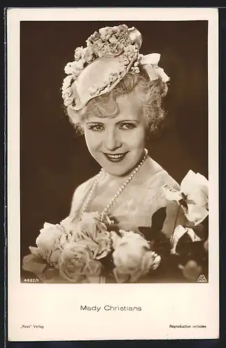 AK Schauspielerin Mady Christians mit floralem Hut und Blumenbouquet