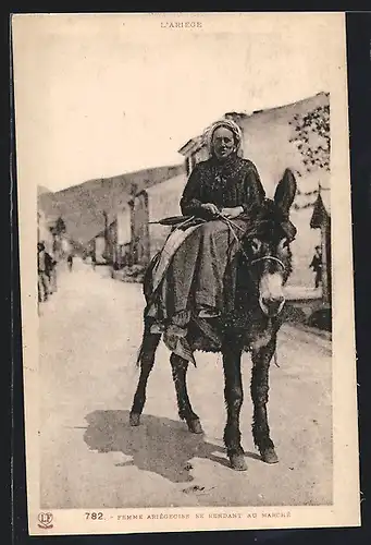 AK Frau auf einem Maultier begibt sich zum Markt