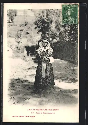 AK Junge Frau in Festtagstracht