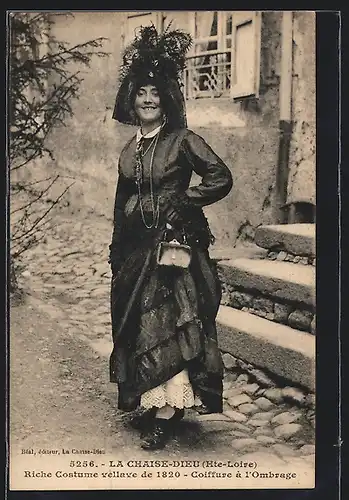 AK La Chaise-Dieu, Riche Costume vellave de 1820, Coiffure à l`Ombrage, Auvergne