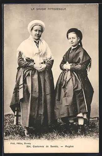 AK Megeve, Costumes de Savoie, Zwei Frauen in traditionellen französischen Trachten