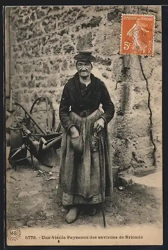 AK Une vieille Paysanne des environs de Brioude, Auvergne